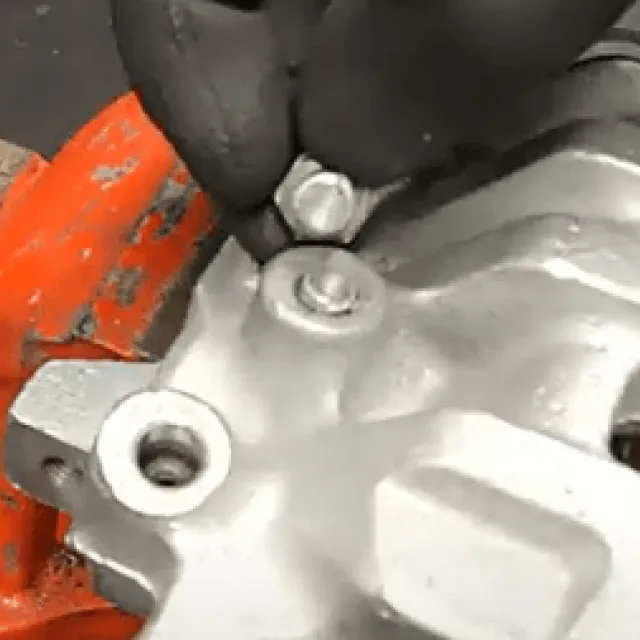 ¿Quitar un perno roto, o taladrar un tornillo roto? ¿Quitar un perno roto, o taladrar un tornillo roto?